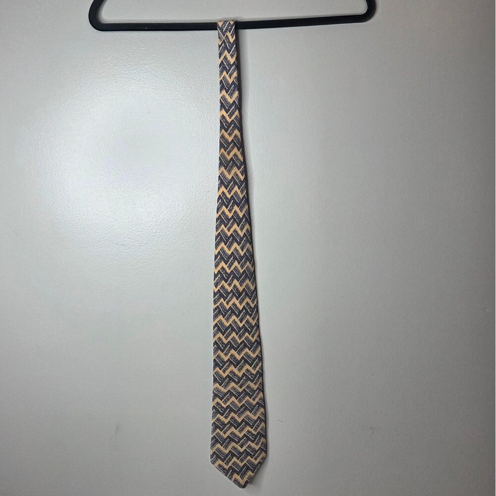 J. Garcia Dawn at the Ritz 8 Yellow Gray Chevron 100% Silk Men’s Neck Tie
